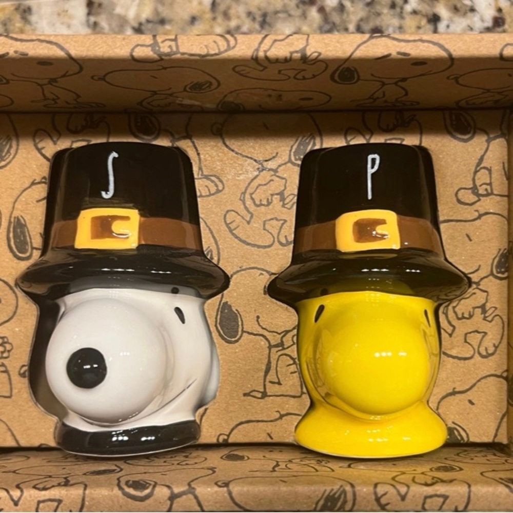 PEANUTS PILGRIMS THANKSGIVING Rae Dunn Salt & Pepper Shakers